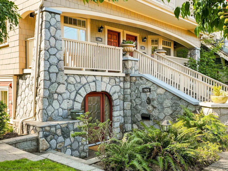 2425 Larch Street, Vancouver, BC, V6K 0A3 - 3