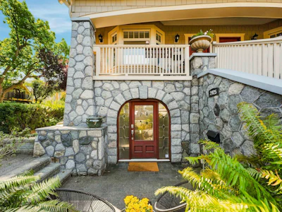 2425 Larch Street - 4