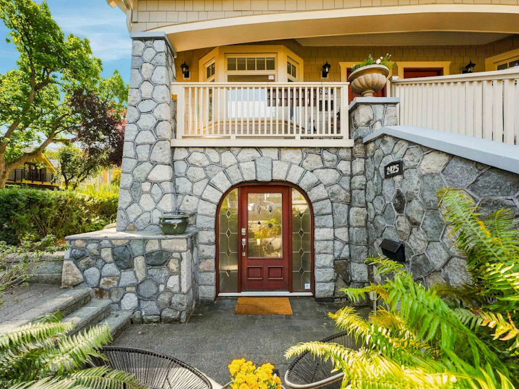 2425 Larch Street, Vancouver, BC, V6K 0A3 - 4