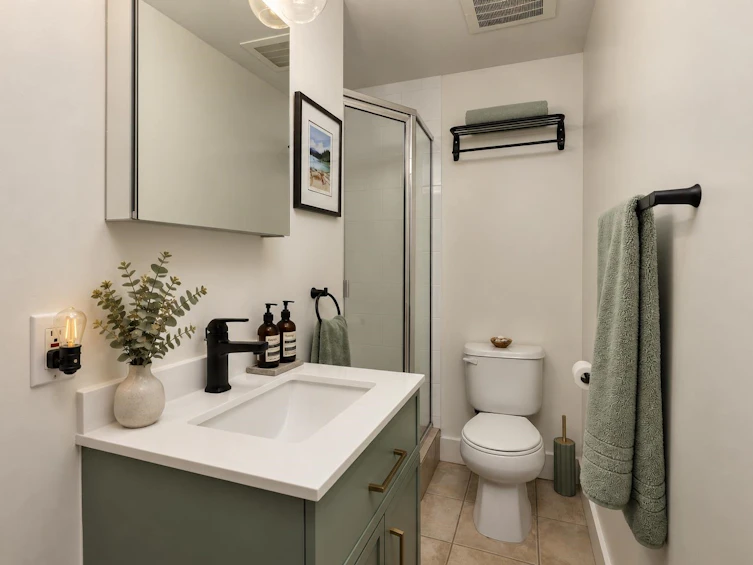 201-118 W 22nd Street, North Vancouver, BC, V7M 1Z9 - 12