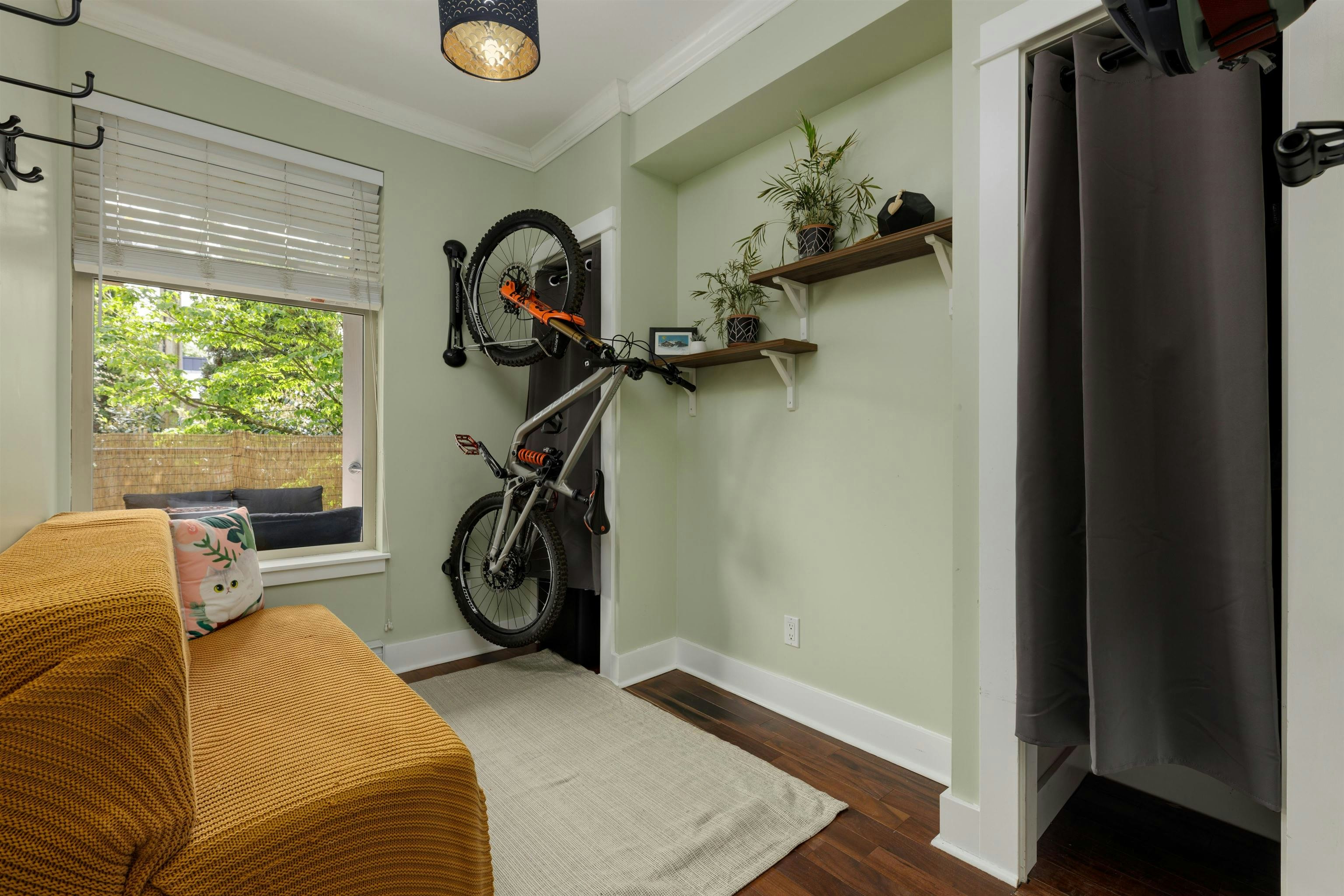 201-118 W 22nd Street, North Vancouver, BC, V7M 1Z9 - 23