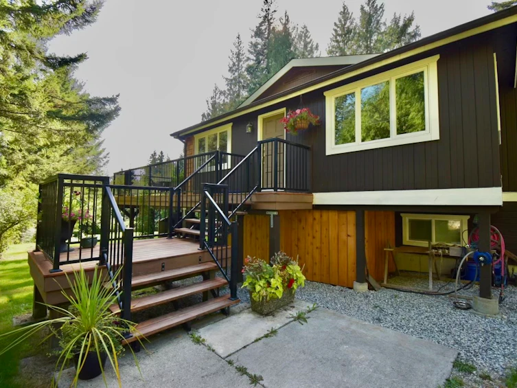 2703 Robinson Road, Roberts Creek, BC, V0N 2W4
