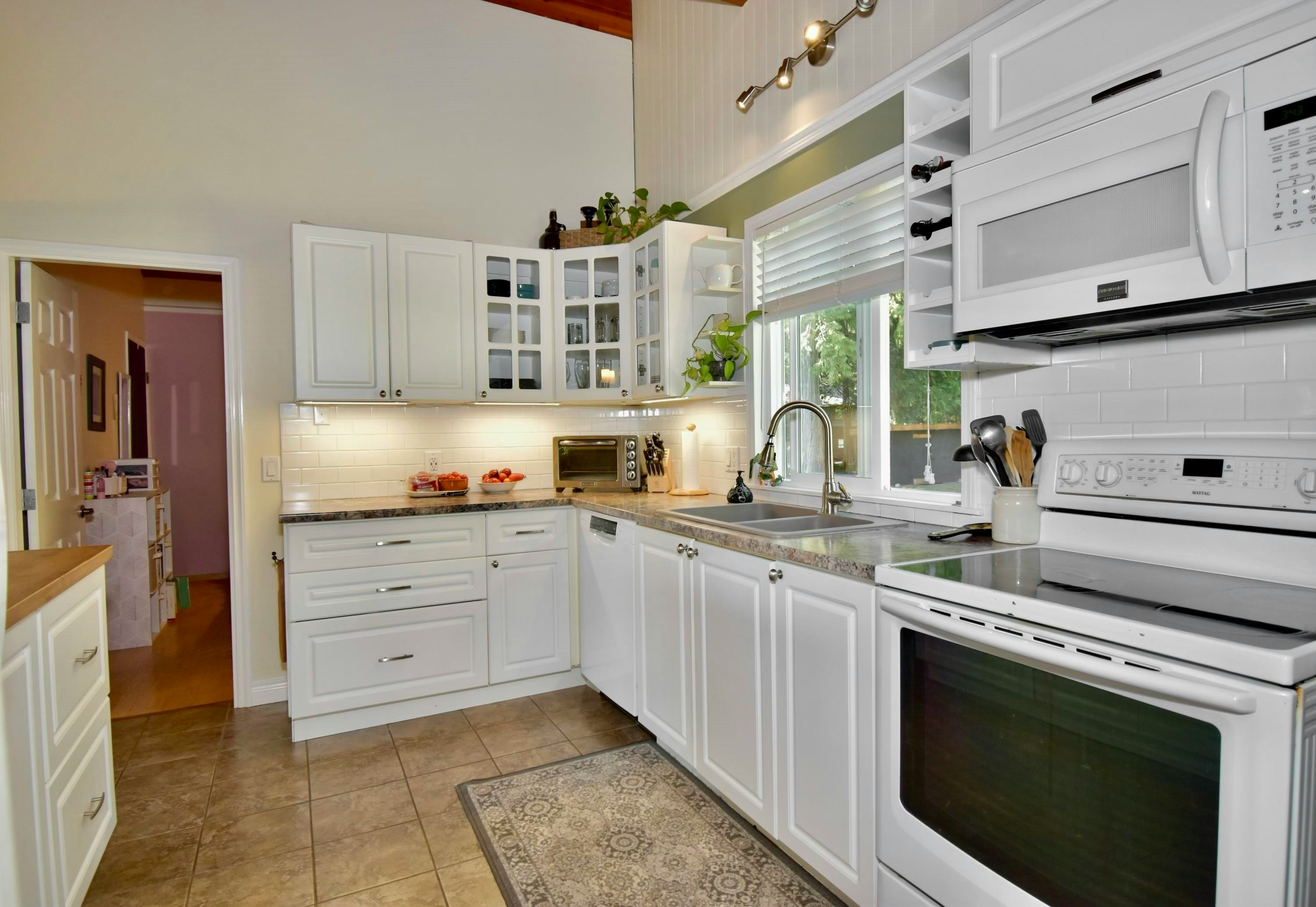 2703 Robinson Road, Roberts Creek, BC, V0N 2W4 - 10