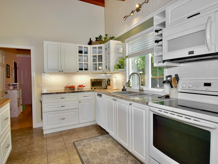 2703 Robinson Road, Roberts Creek, BC, V0N 2W4 - 10