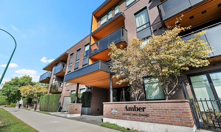 303-633 W King Edward Avenue