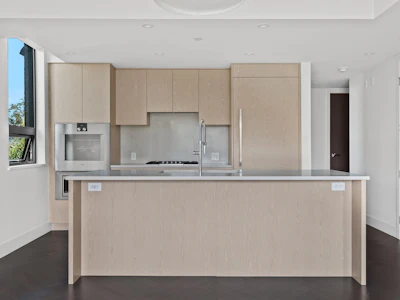 303-633 W King Edward Avenue - 3