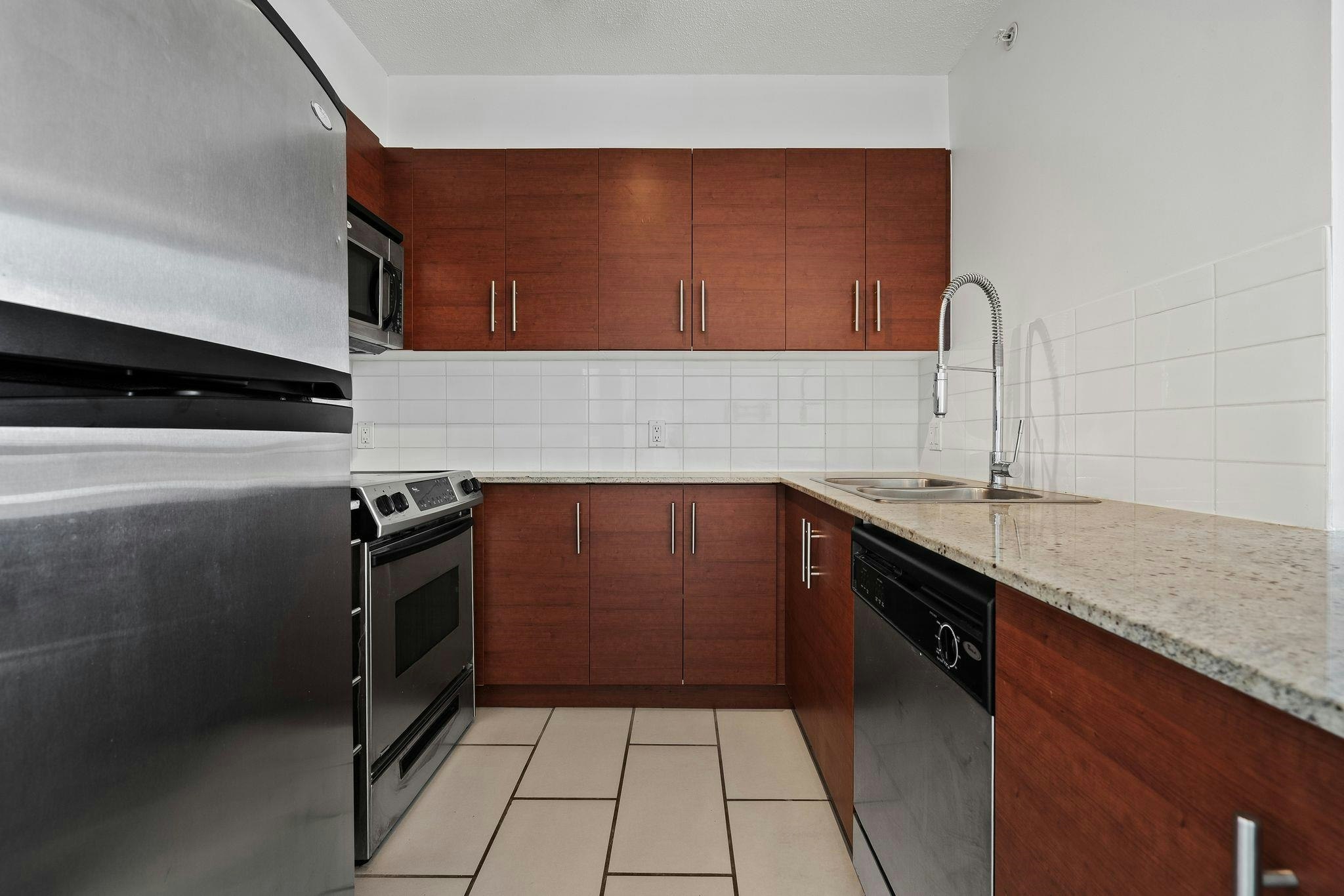 1203-814 Royal Avenue - 5
