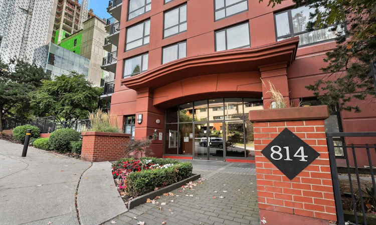 1203-814 Royal Avenue
