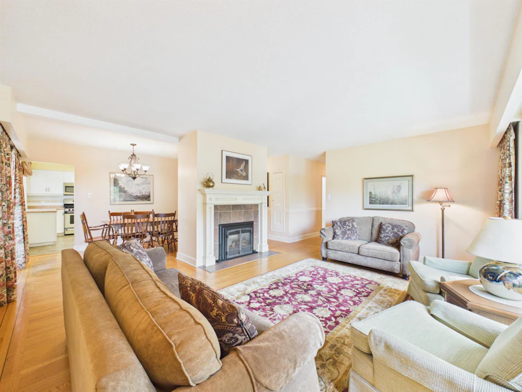 8091 Bradley Avenue, Burnaby, BC, V5J 3T9 - 6