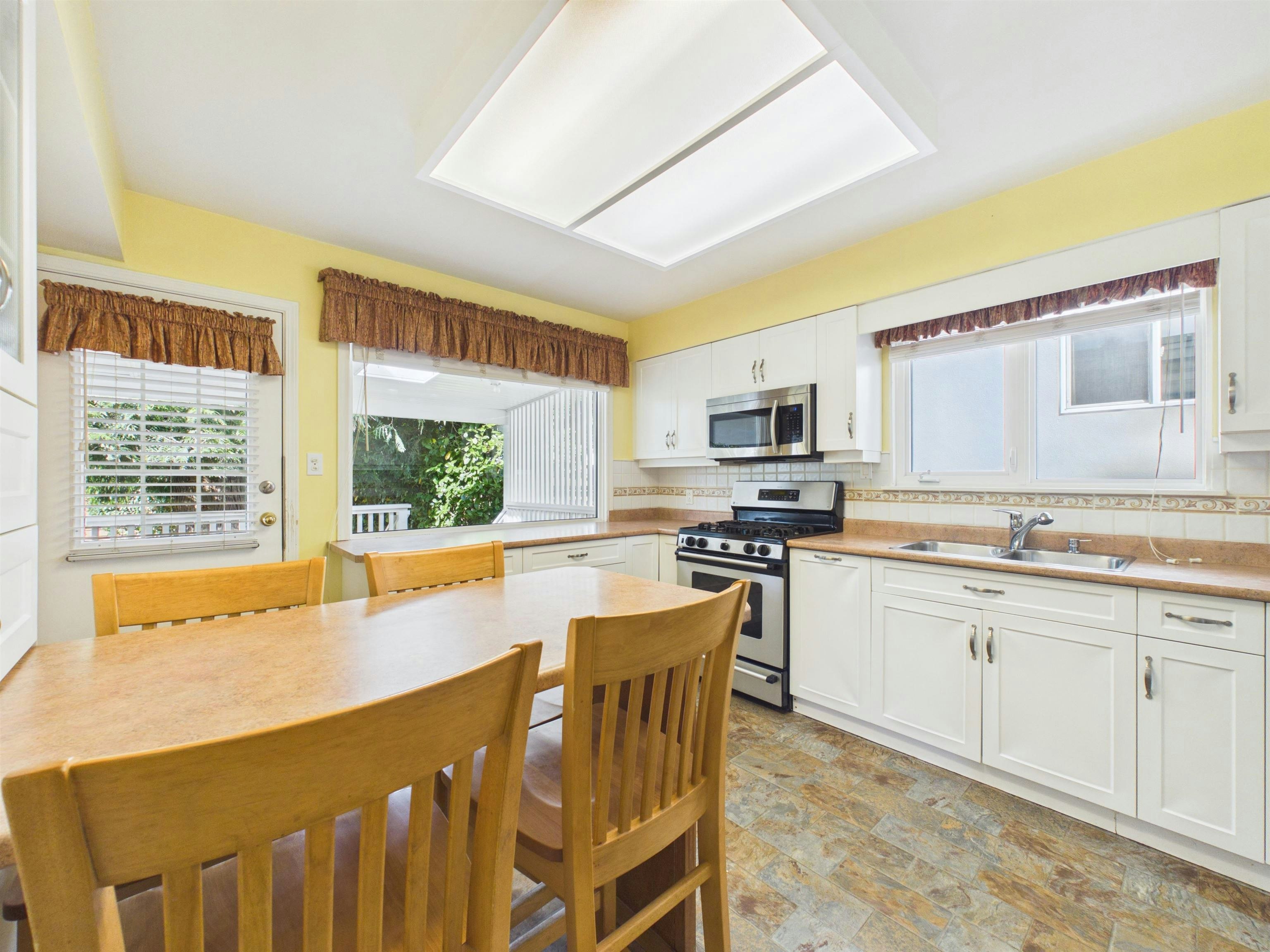 8091 Bradley Avenue, Burnaby, BC, V5J 3T9 - 23