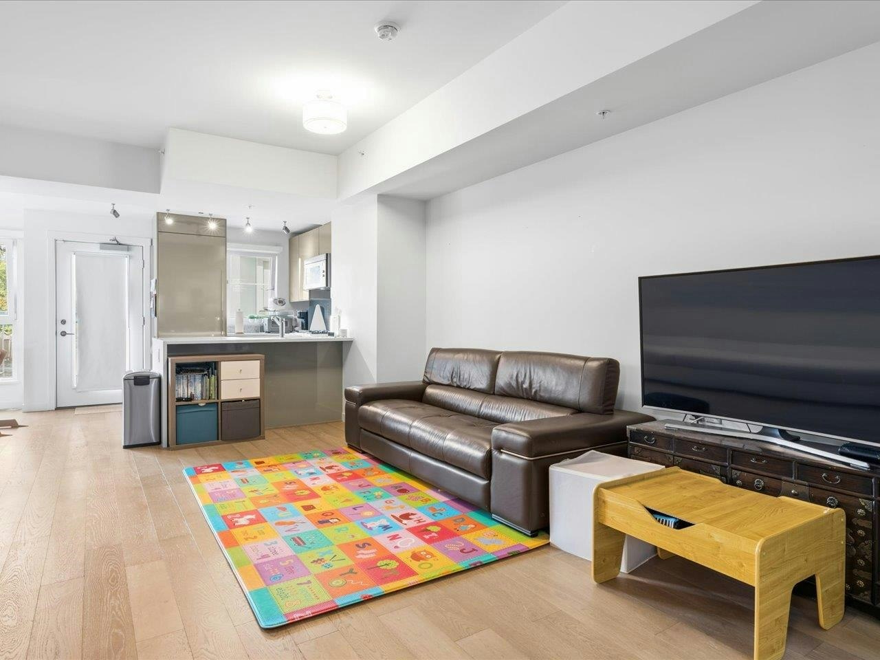4183 Cambie Street - 3