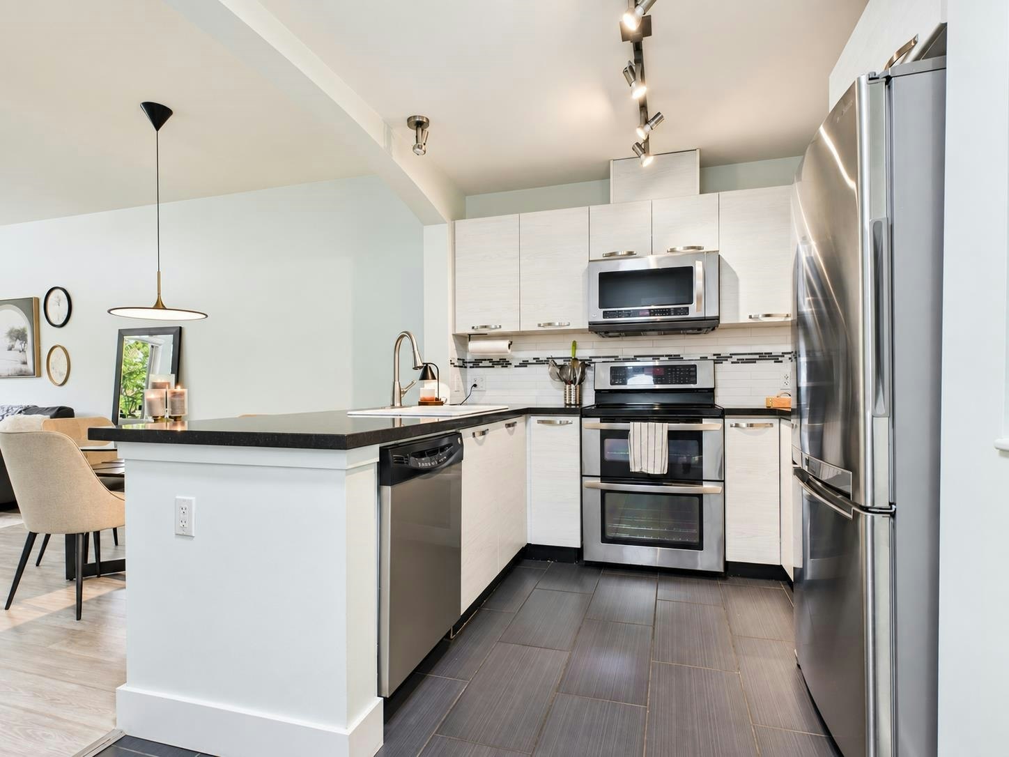 204-7428 Byrnepark - 4