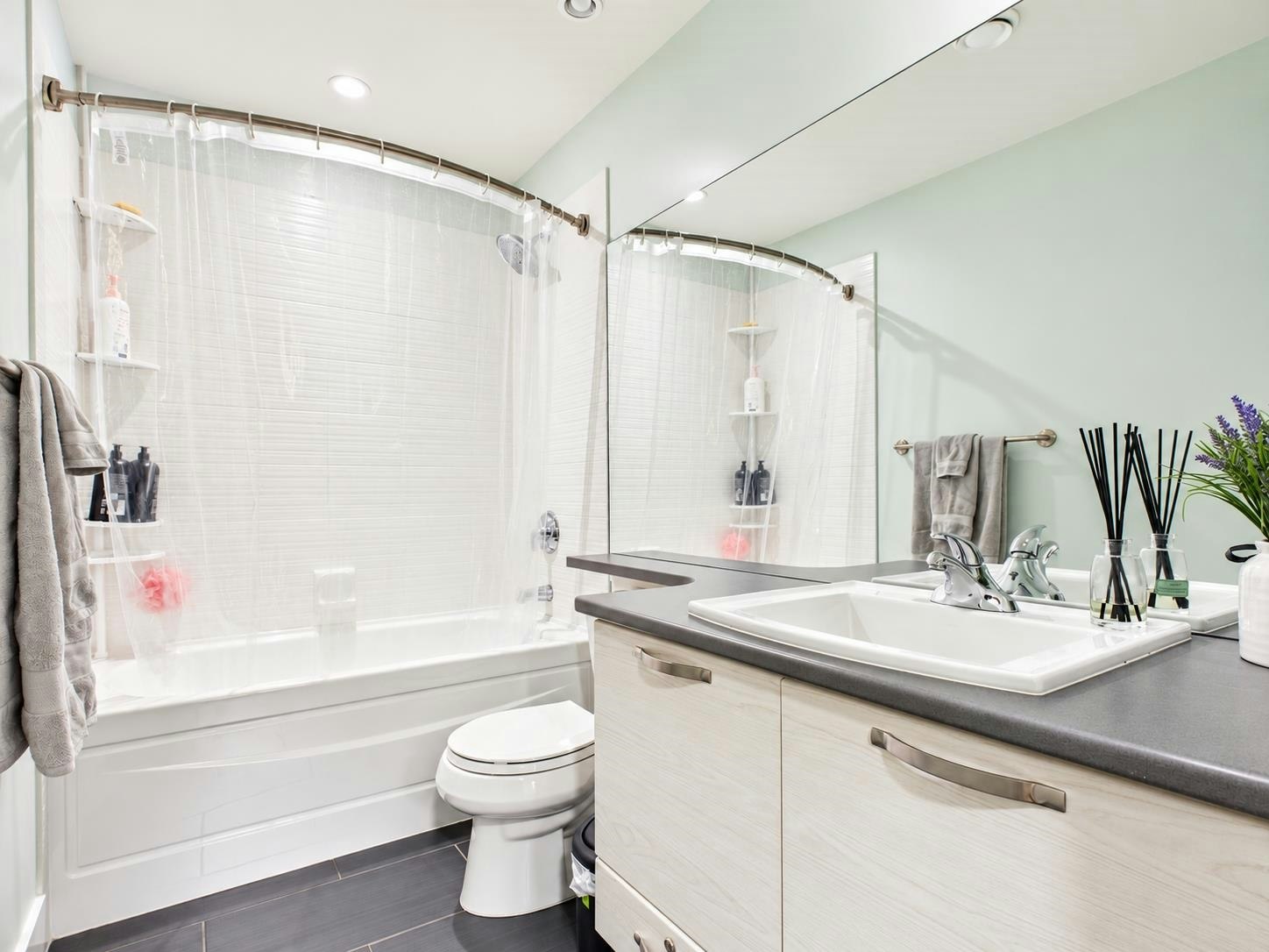 204-7428 Byrnepark, Burnaby, BC, V3N 0B4 - 14
