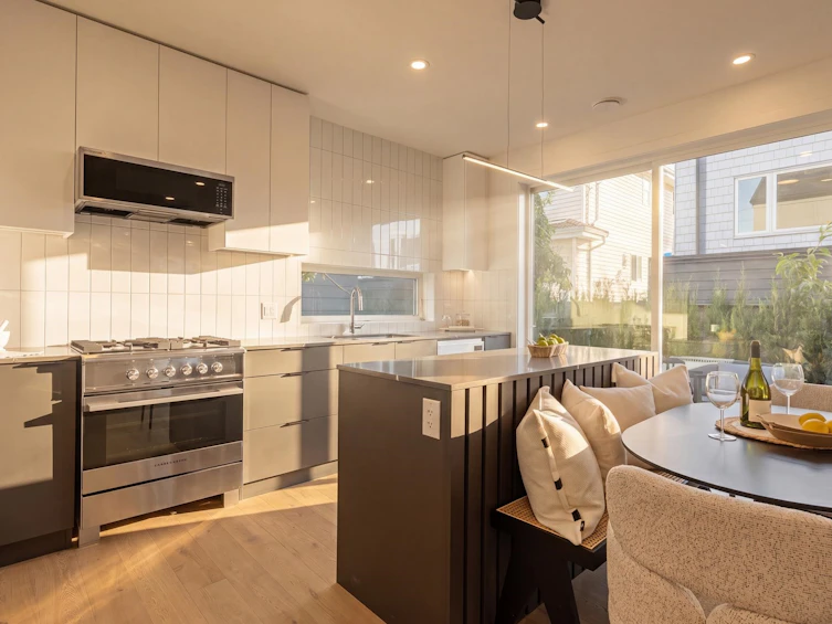 2796 Cambridge Street, Vancouver, BC, V5K 1L7 - 4