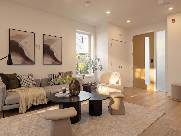 2796 Cambridge Street, Vancouver, BC, V5K 1L7 - 3