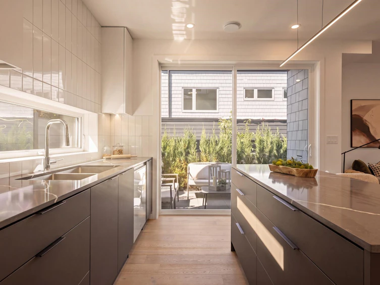 2796 Cambridge Street, Vancouver, BC, V5K 1L7 - 6