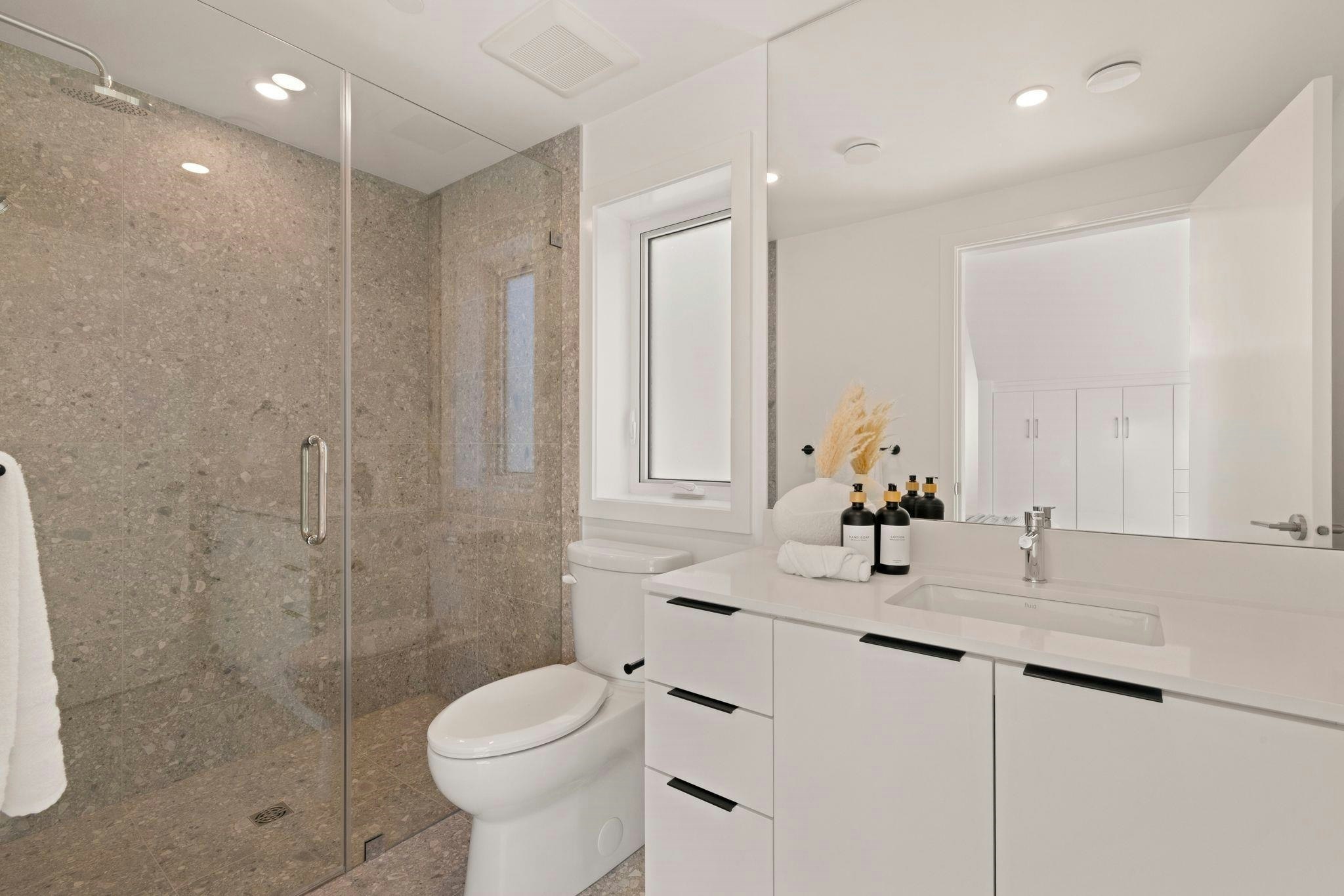 2796 Cambridge Street, Vancouver, BC, V5K 1L7 - 13