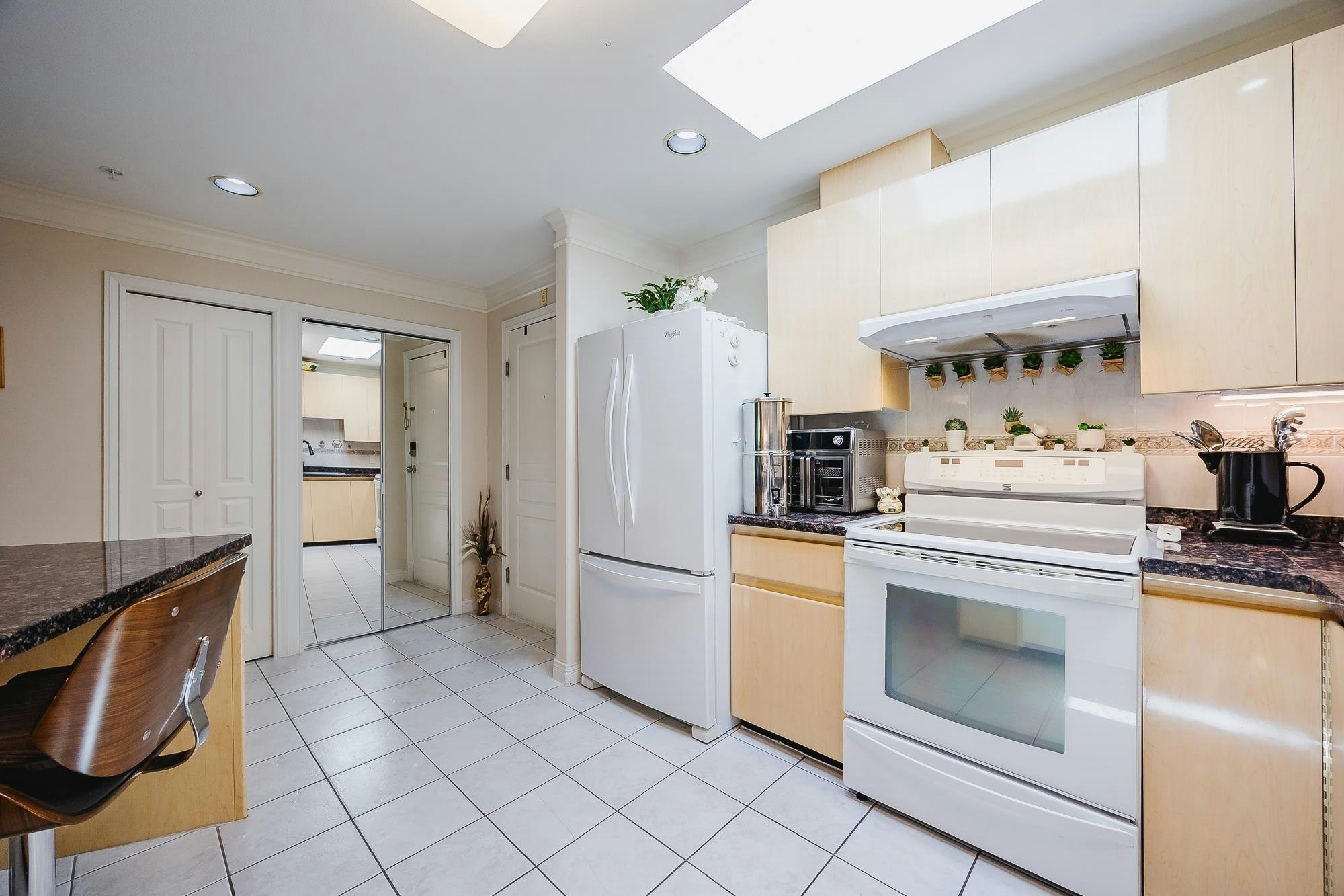 407-8115 121a Street, Surrey, BC, V3W 1J2 - 11