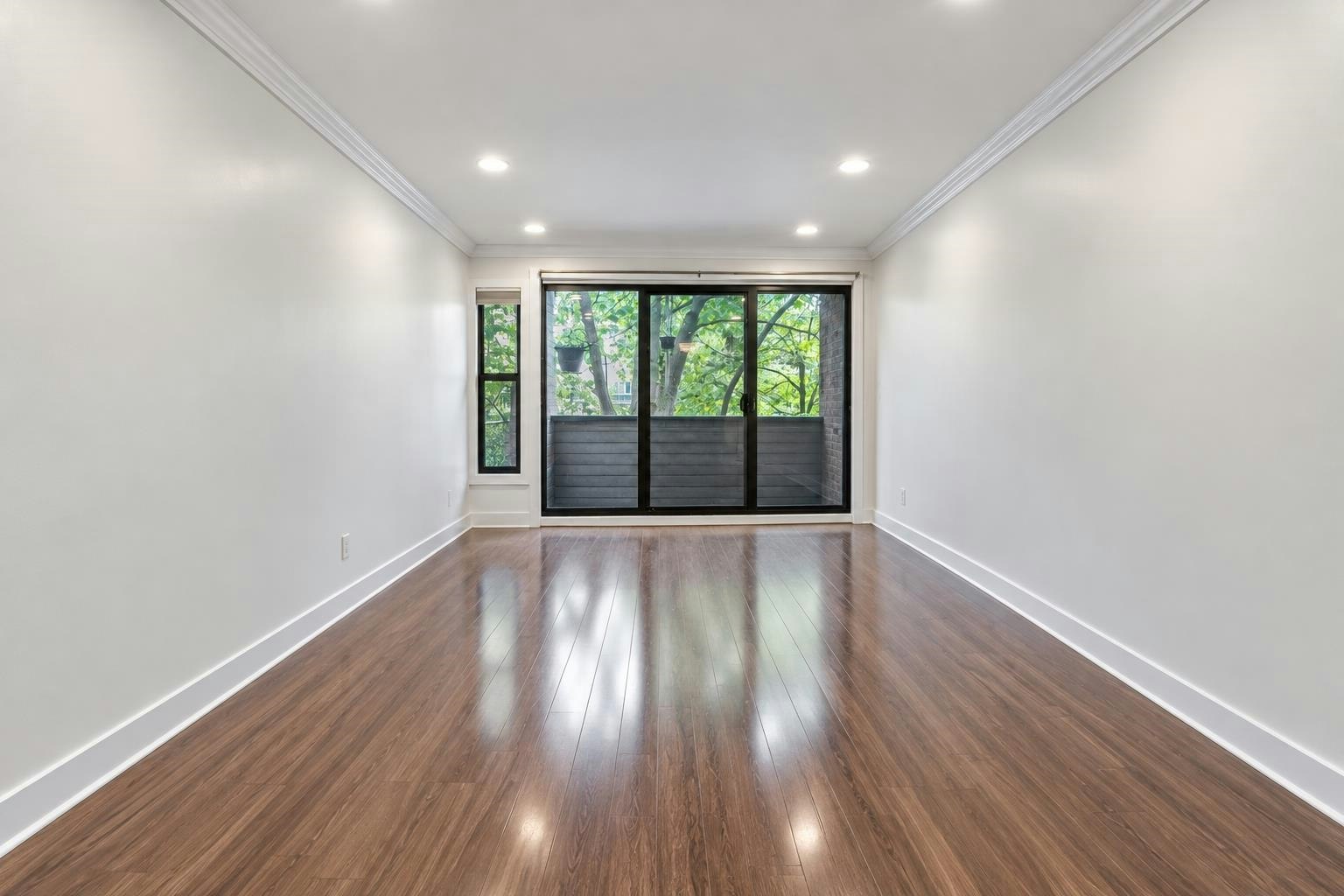 206-853 E 7 Avenue - 2