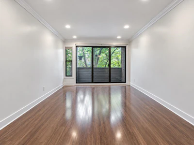 206-853 E 7 Avenue - 2