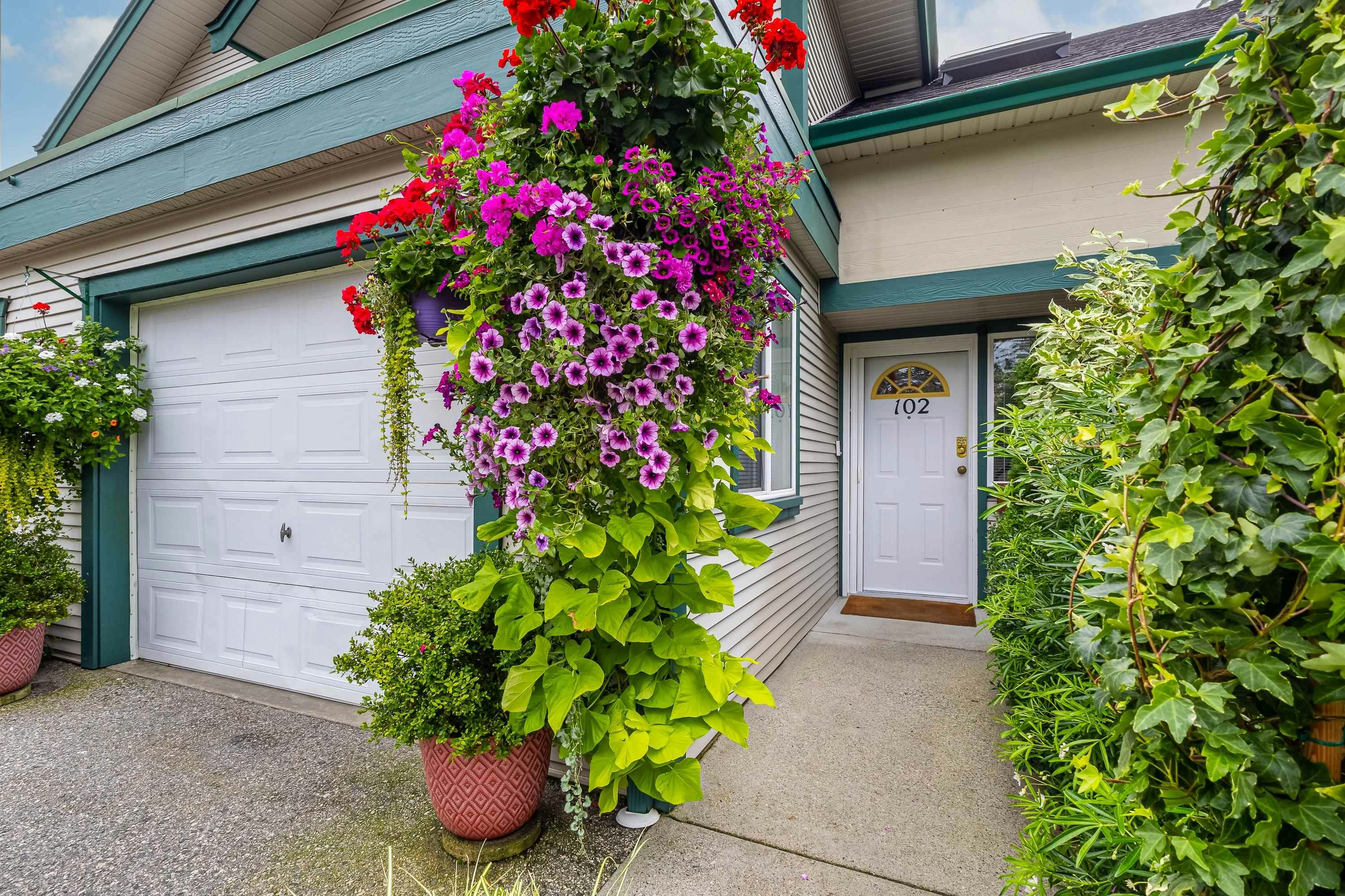 102-5711 Ebbtide Street, Sechelt, BC, V7Z 0J5