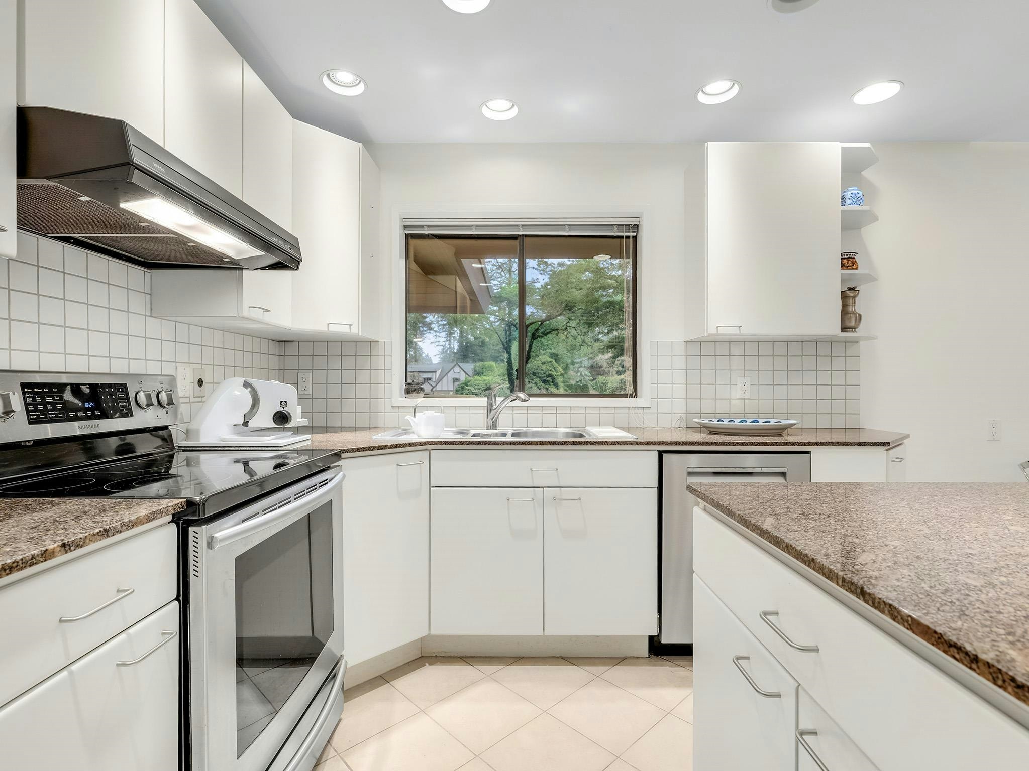 2910 Chantrell Place, Surrey, BC, V4A 4A5 - 10