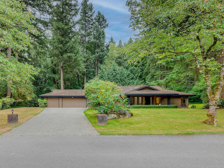 2910 Chantrell Place, Surrey, BC, V4A 4A5