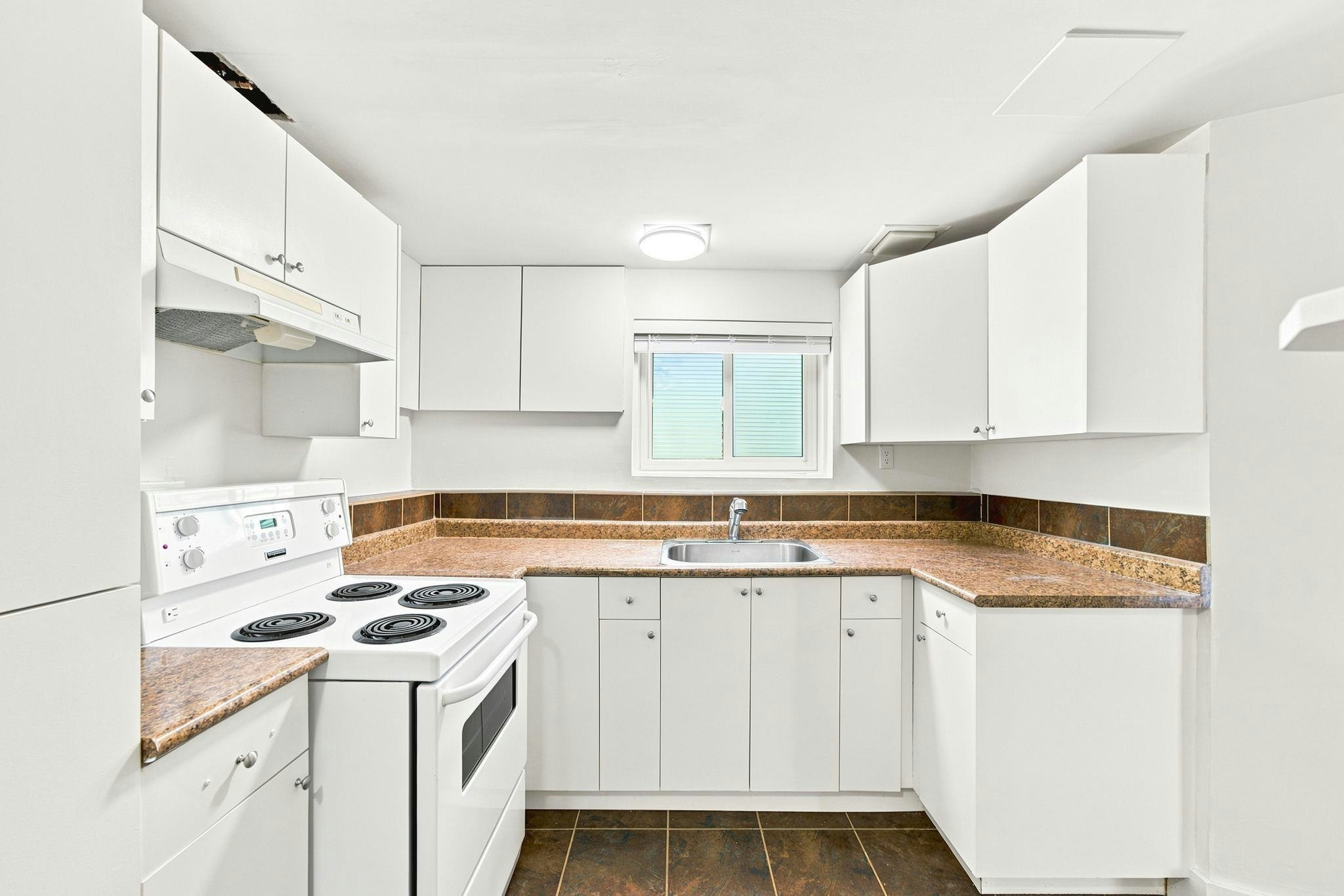 338 St. Georges Avenue, North Vancouver, BC, V7L 3G9 - 2