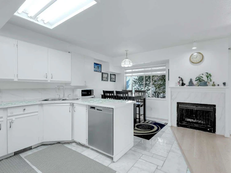 24-15550 89 Avenue, Surrey, BC, V3R 1N1 - 15