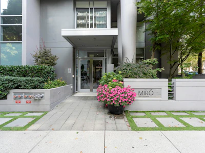 1702-1001 Richards Street - 2