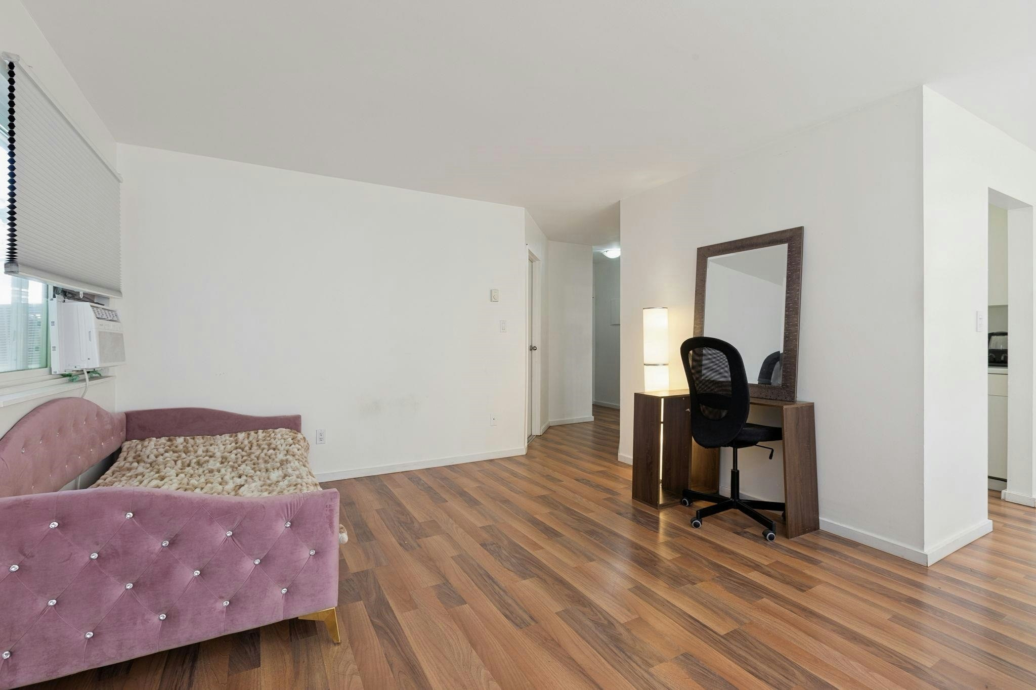 405-9880 Manchester Drive, Burnaby, BC, V3N 4R3 - 6
