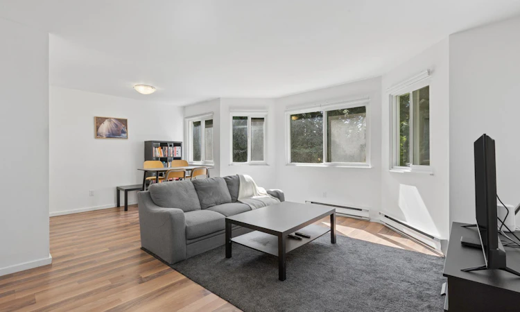 405-9880 Manchester Drive