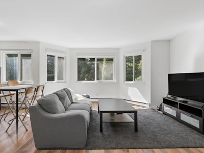 405-9880 Manchester Drive - 3