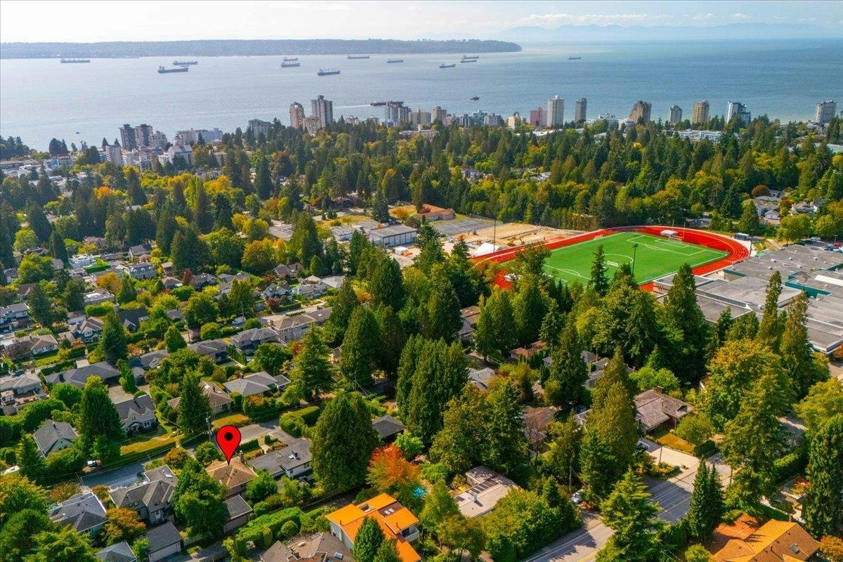 1523 Lawson Avenue, West Vancouver, BC, V7V 2C8 - 39