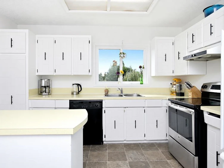 6447 Samron Road, Sechelt, BC, V7Z 0M8 - 12