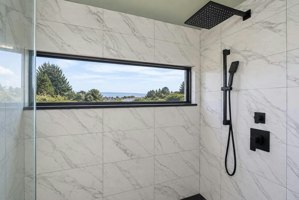 6447 Samron Road, Sechelt, BC, V7Z 0M8 - 24