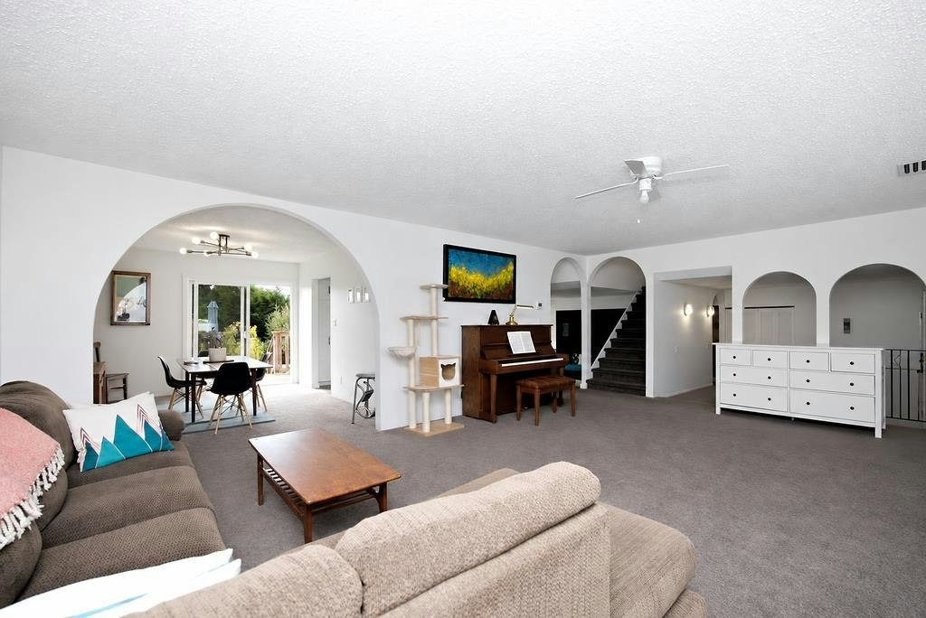 6447 Samron Road, Sechelt, BC, V7Z 0M8 - 6