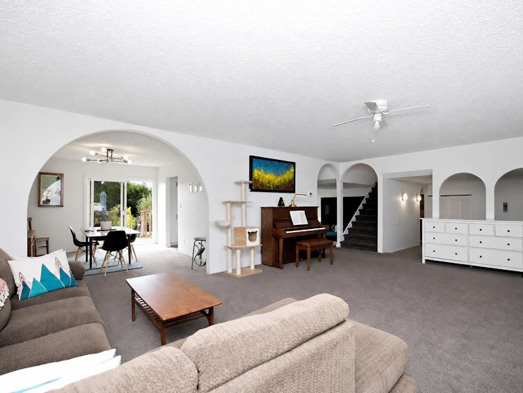 6447 Samron Road, Sechelt, BC, V7Z 0M8 - 6