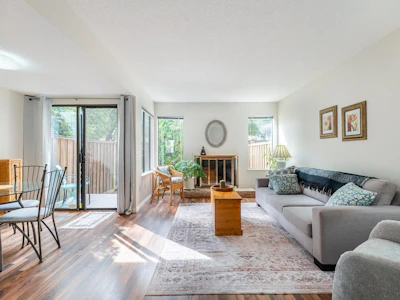 25-9346 128 Street - 4