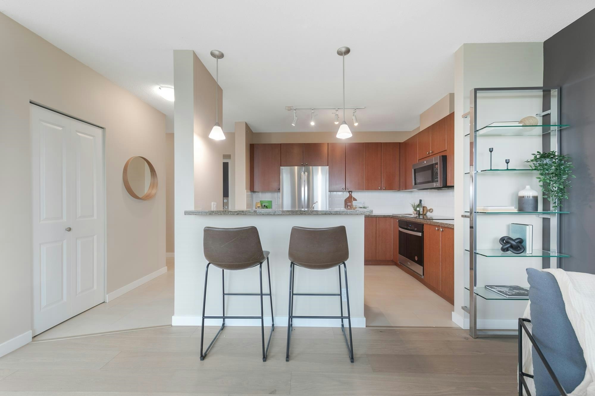 2203-15 E Royal Avenue - 5