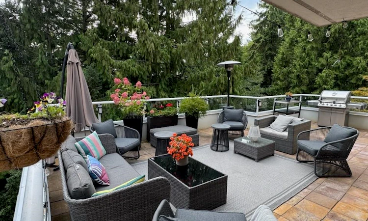 8-2425 Edgemont Boulevard
