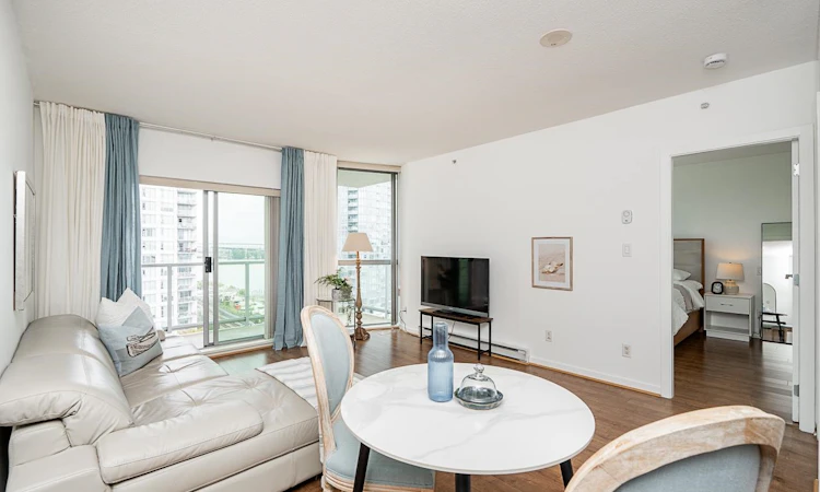 1407-14 Begbie Street