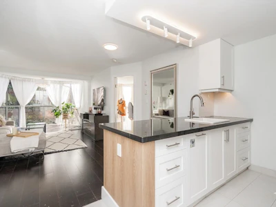 403-811 Helmcken Street - 3