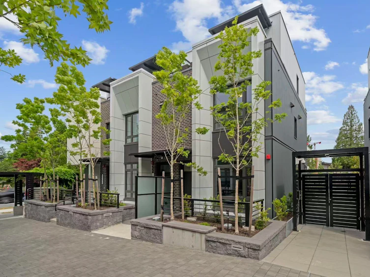 6292 Oak Street, Vancouver, BC, V6M 2W4