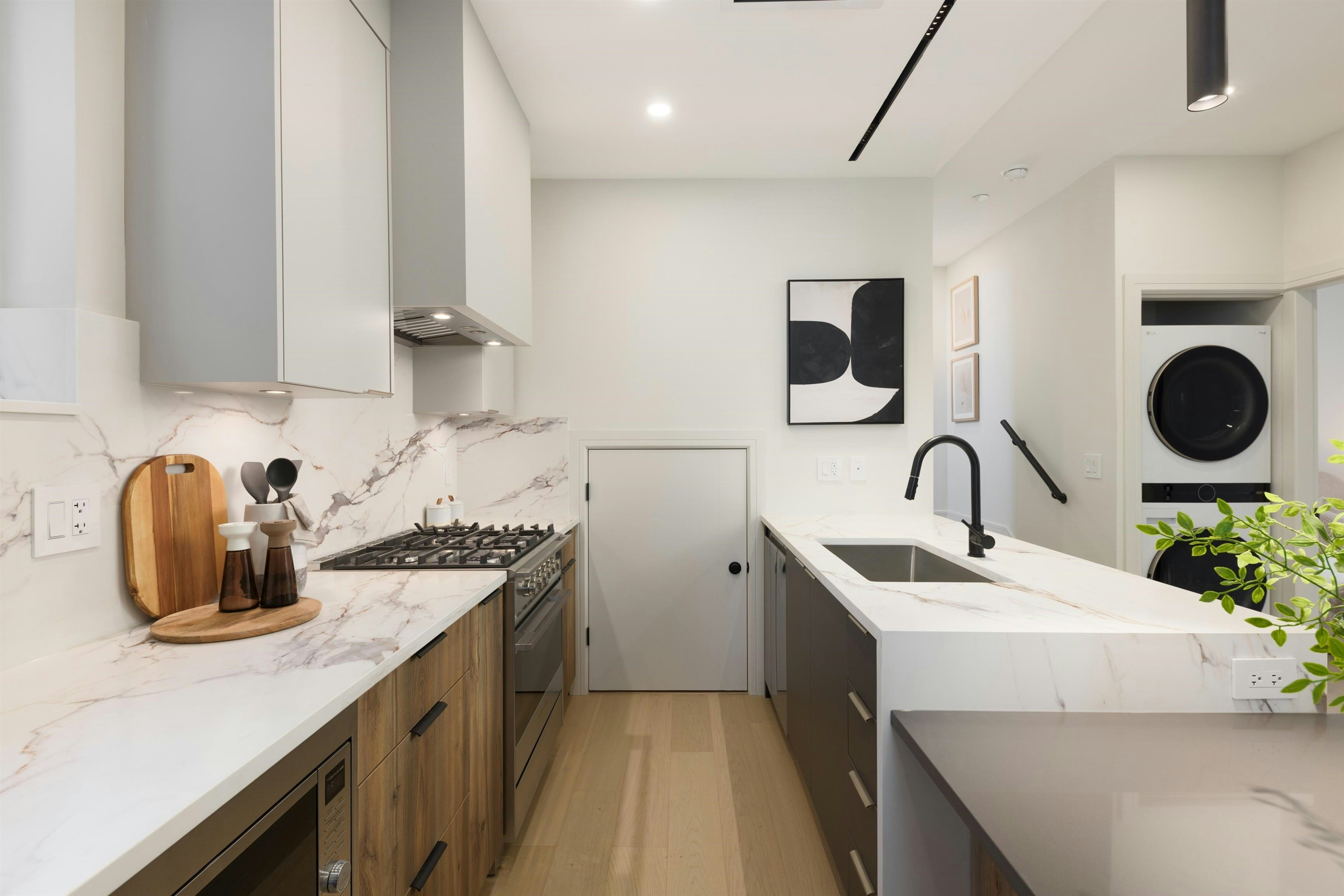 2066 E 1st Avenue, Vancouver, BC, V5N 1B5 - 10