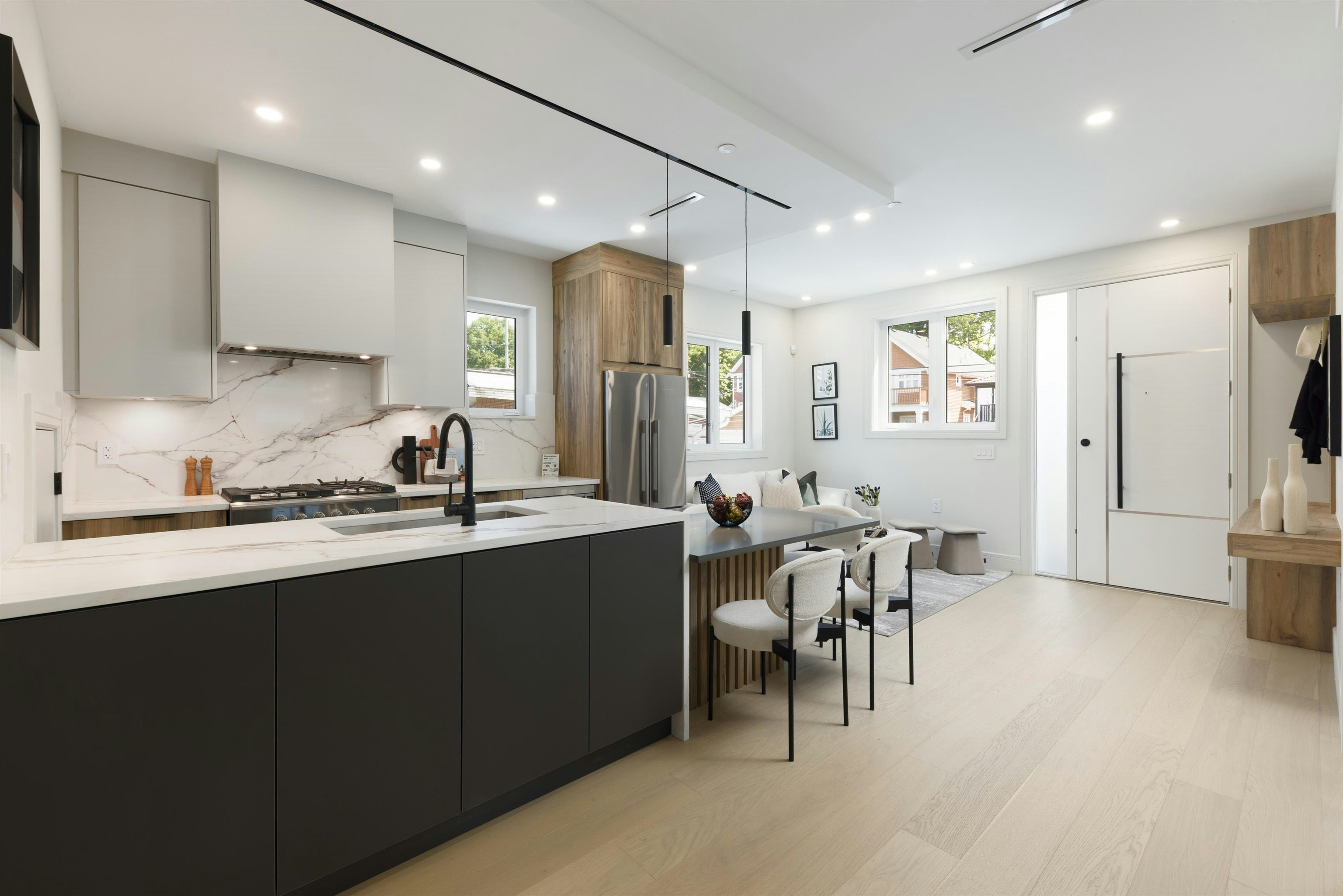 2068 E 1st Avenue, Vancouver, BC, V5N 1B5 - 8