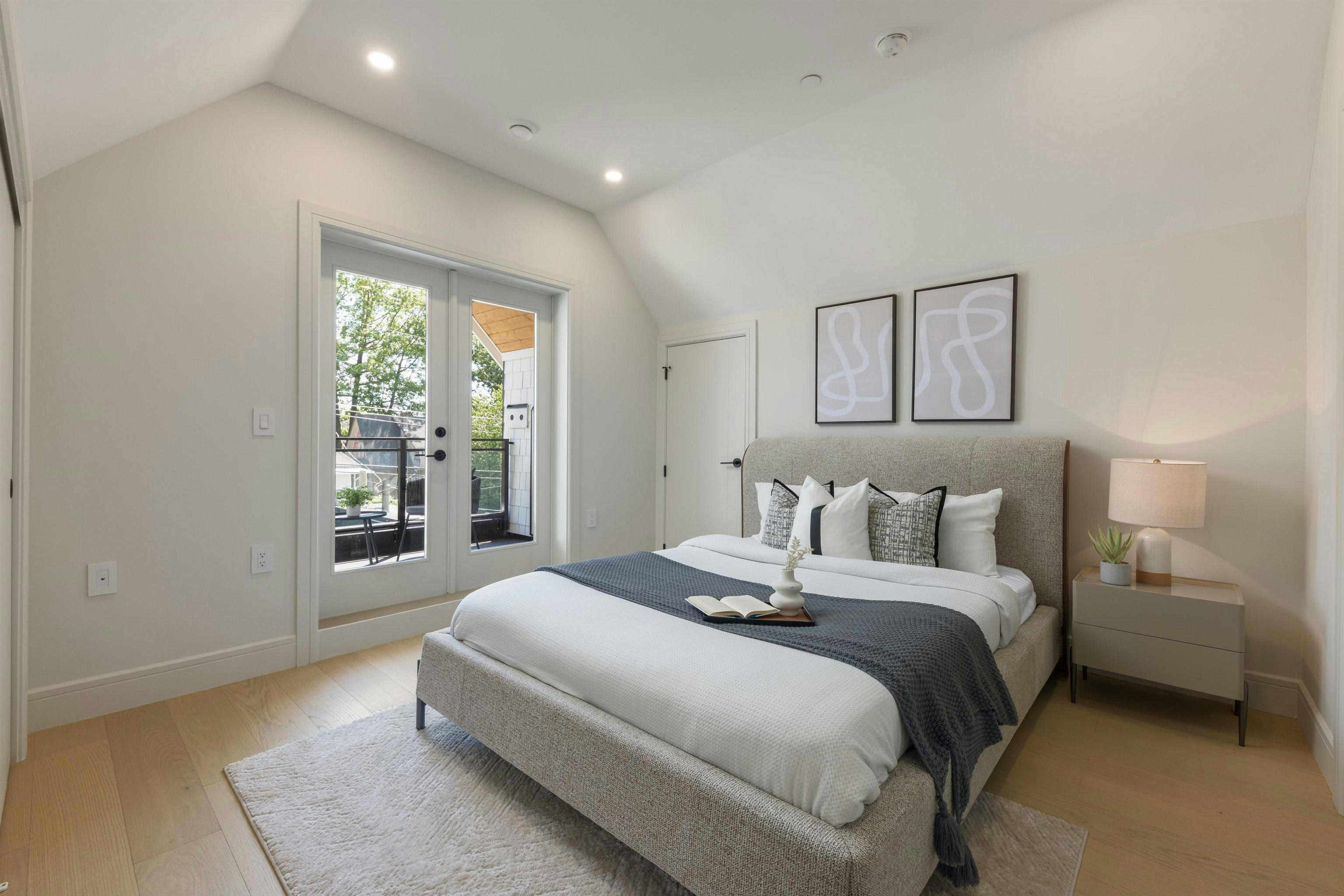2068 E 1st Avenue, Vancouver, BC, V5N 1B5 - 14