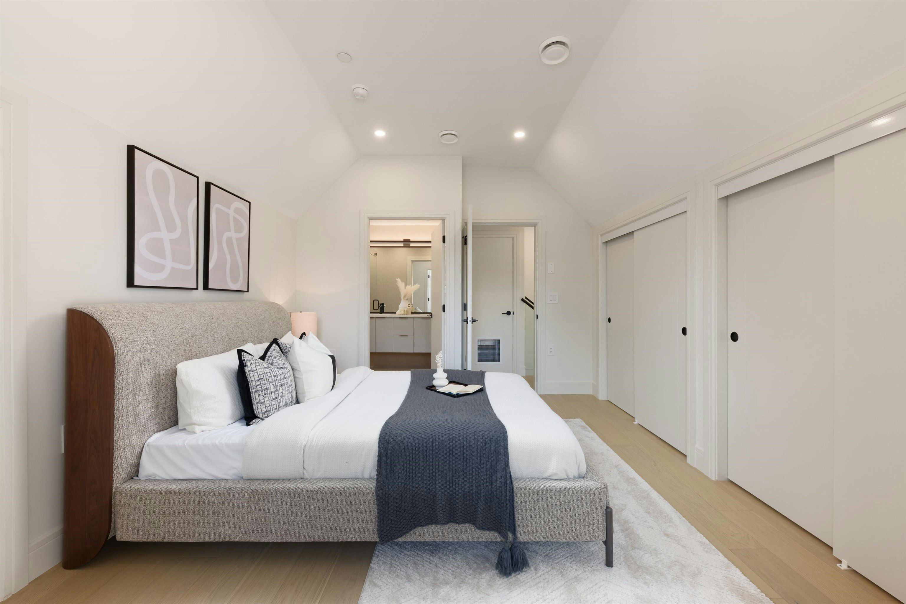 2068 E 1st Avenue, Vancouver, BC, V5N 1B5 - 16