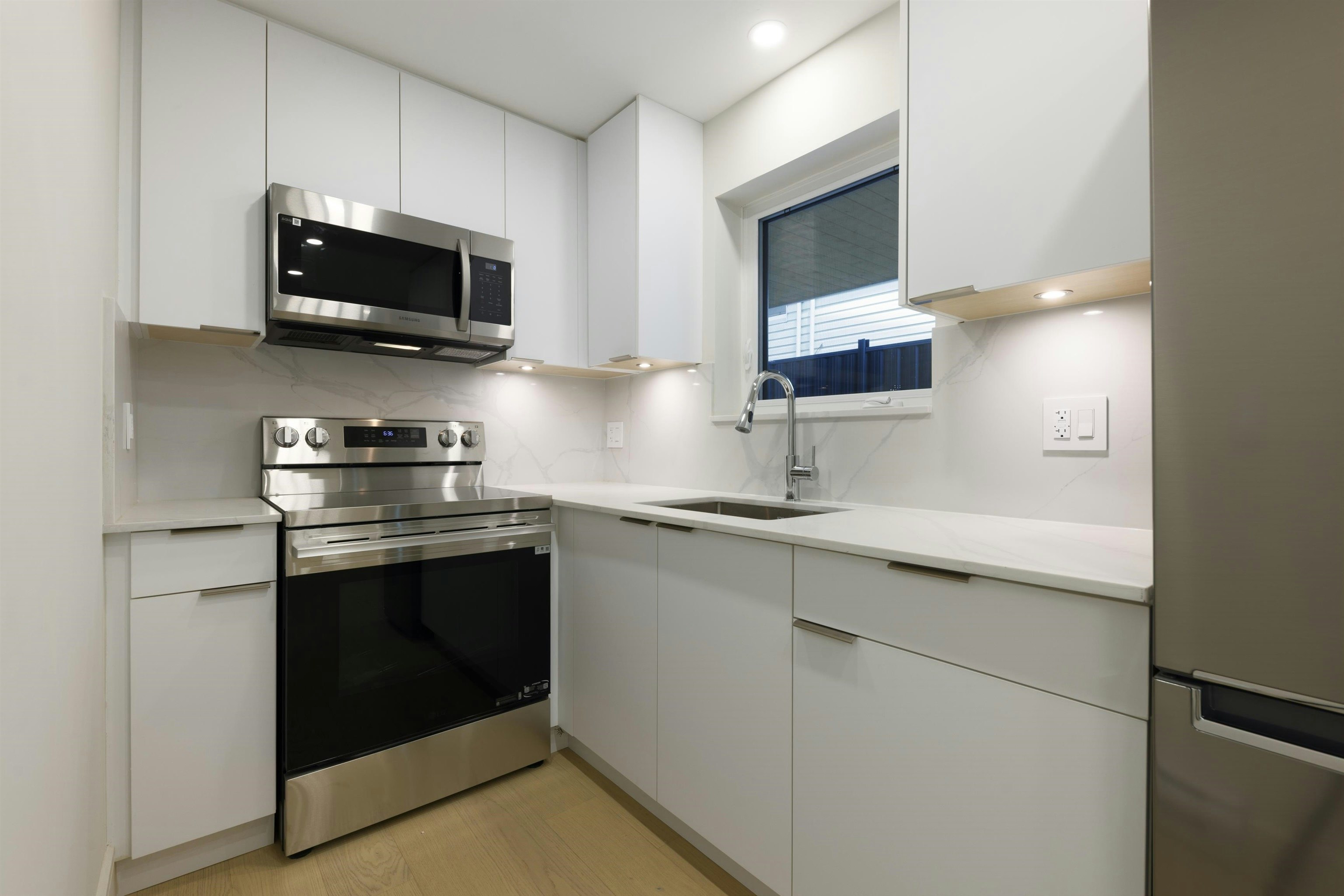 2068 E 1st Avenue, Vancouver, BC, V5N 1B5 - 18
