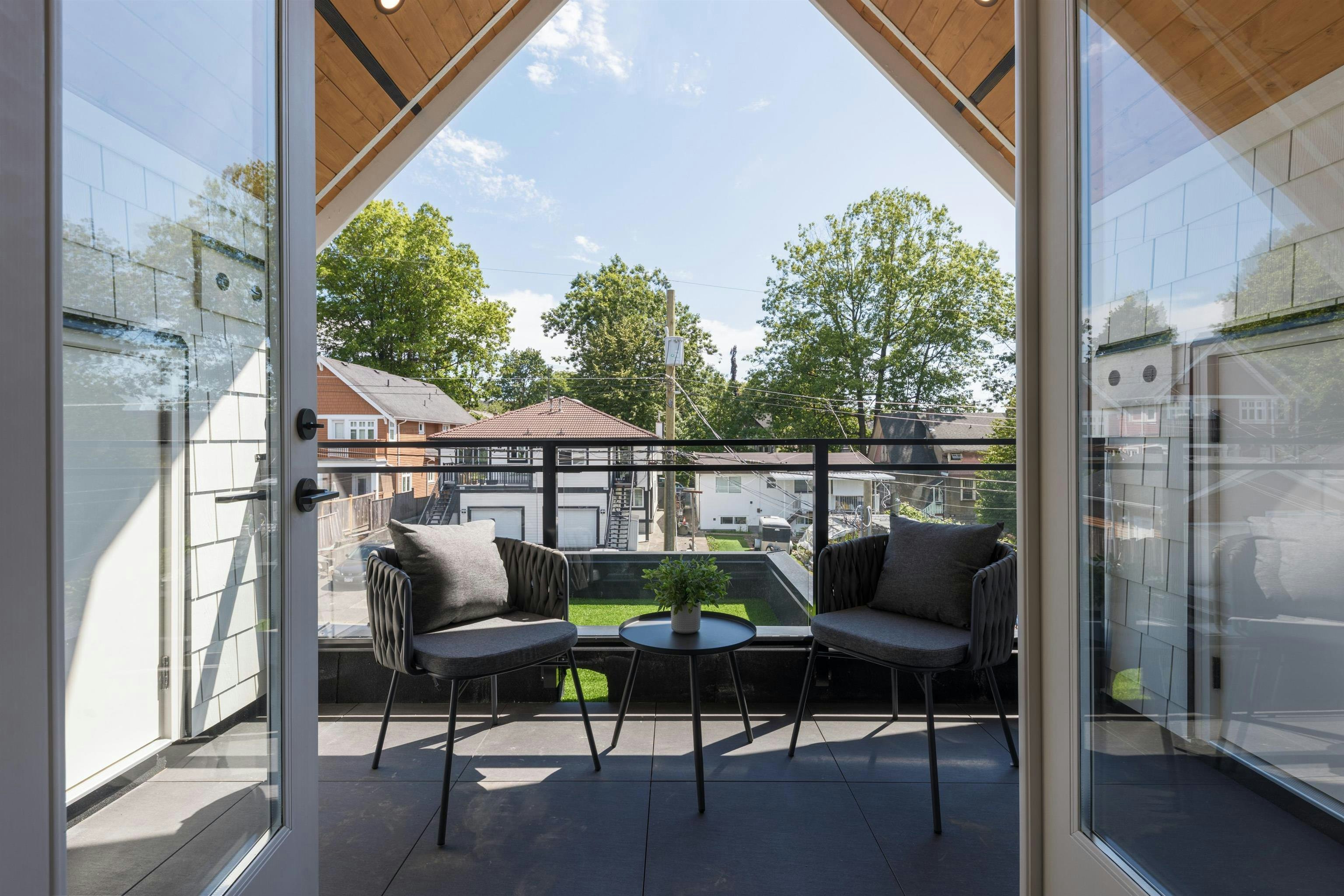 2068 E 1st Avenue, Vancouver, BC, V5N 1B5